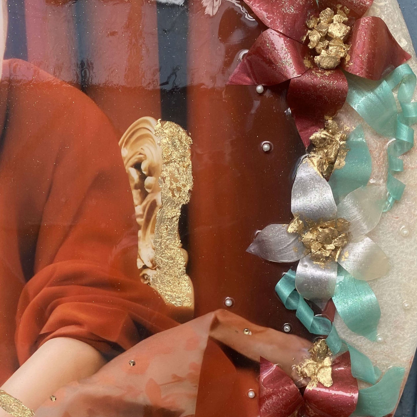 Bade Mandir Guruji Swaroop – Divine Resin Frame - Fankaarlok