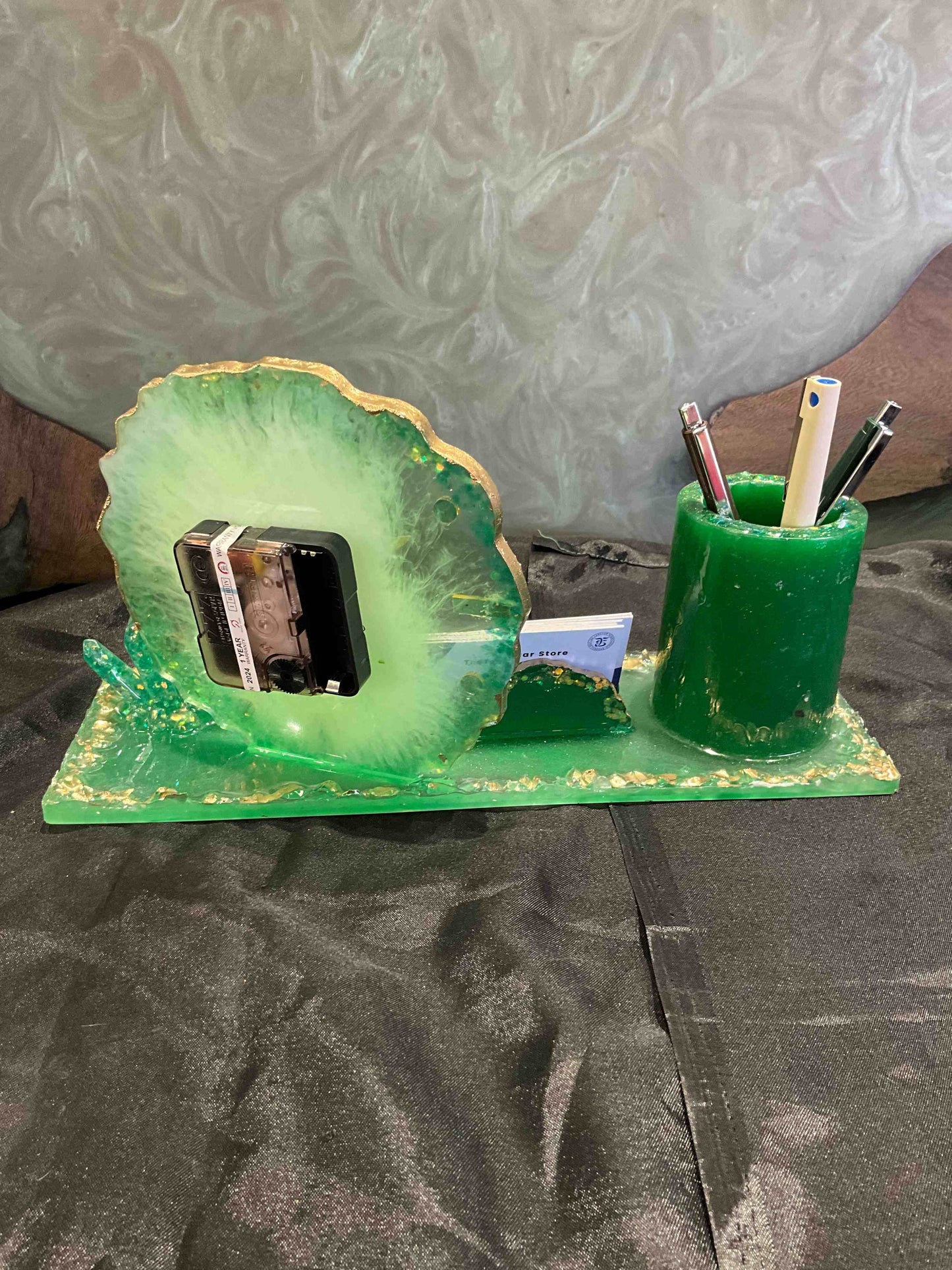 Emerald Luxe Table Clock Pen Holder | Fankaarlok - Fankaarlok