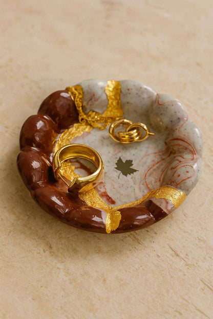 Marble Luxe Jewelry Tray for Women with Golden Detailing | Fankaarlok - Fankaarlok