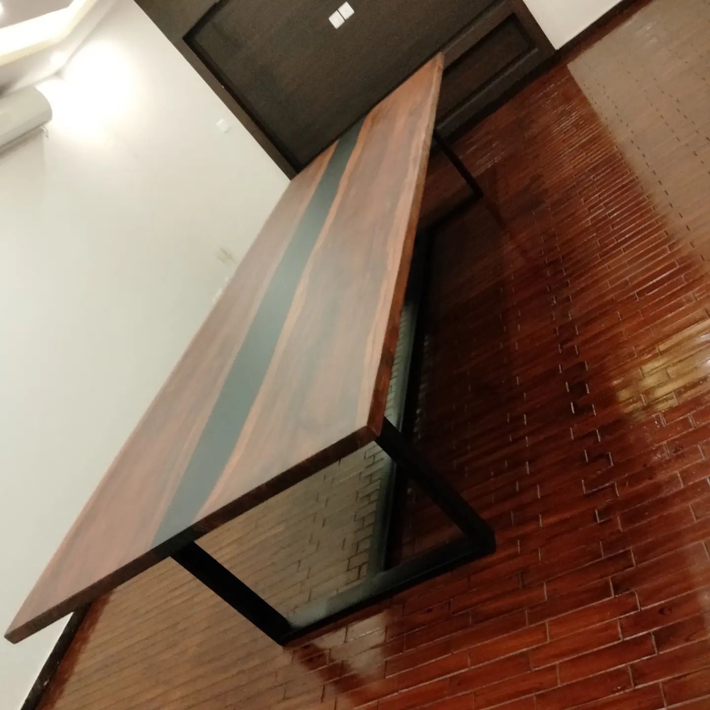 Dining Table Wooden – Solid Wood Epoxy Dining Table | Fankaarlok