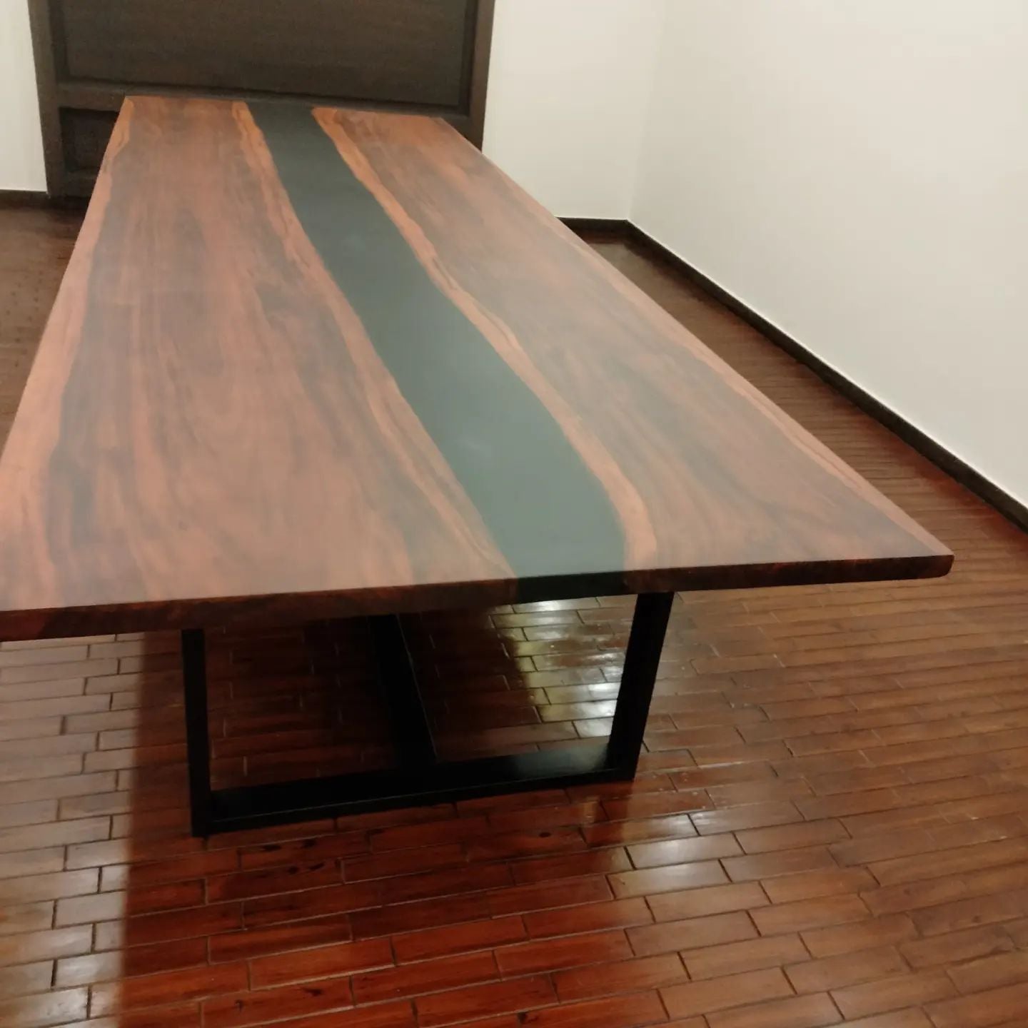 Dining Table Wooden – Solid Wood Epoxy Dining Table | Fankaarlok