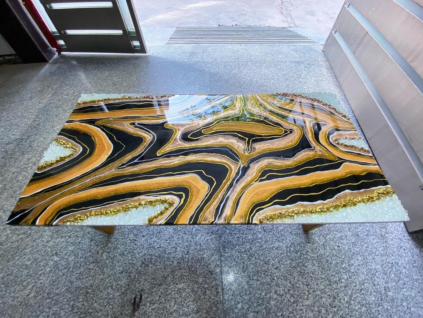 Golden Swirl Elegance – Buy Luxury Center Table Online | Fankaarlok