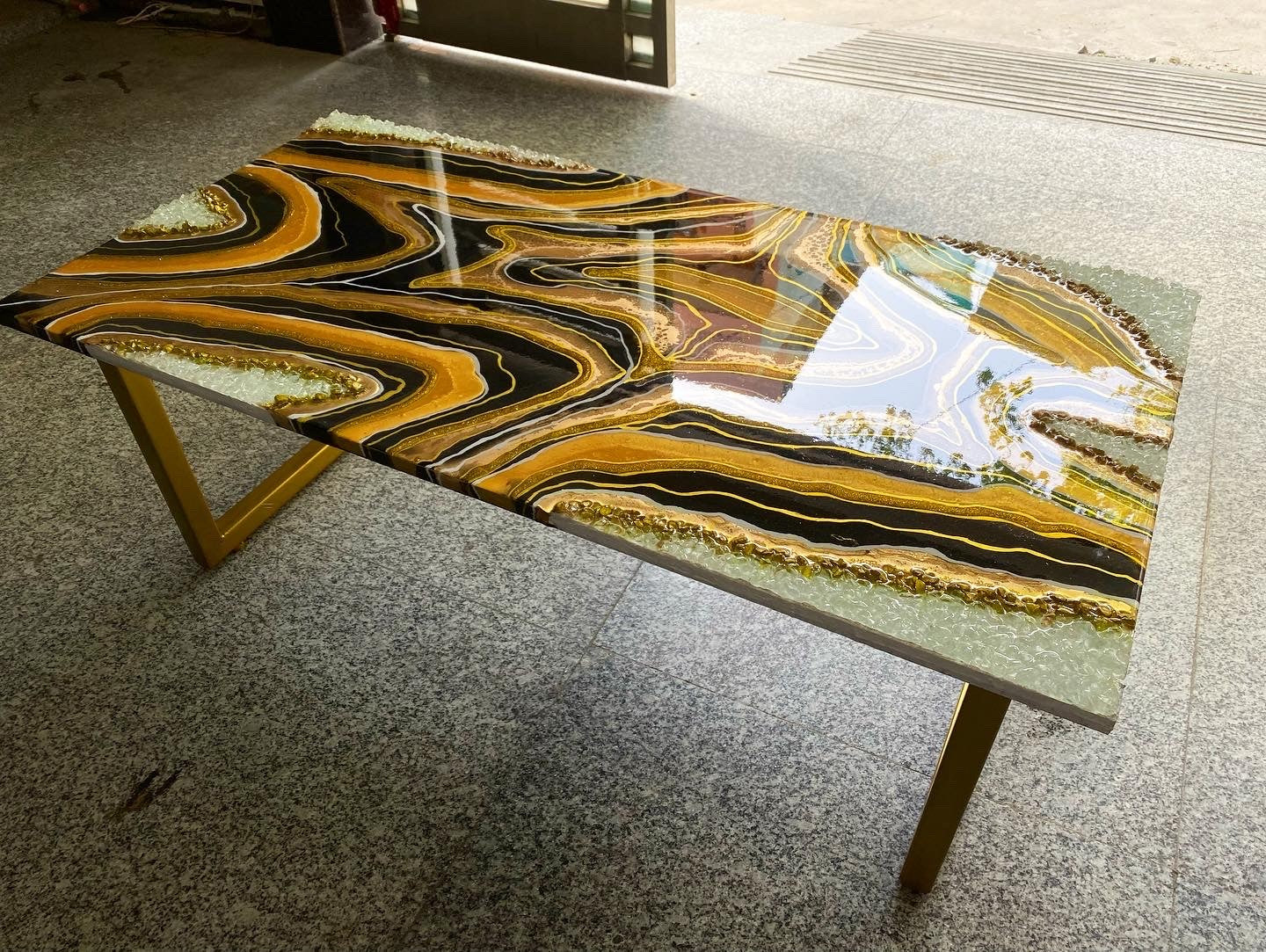 Golden Swirl Elegance – Buy Luxury Center Table Online | Fankaarlok