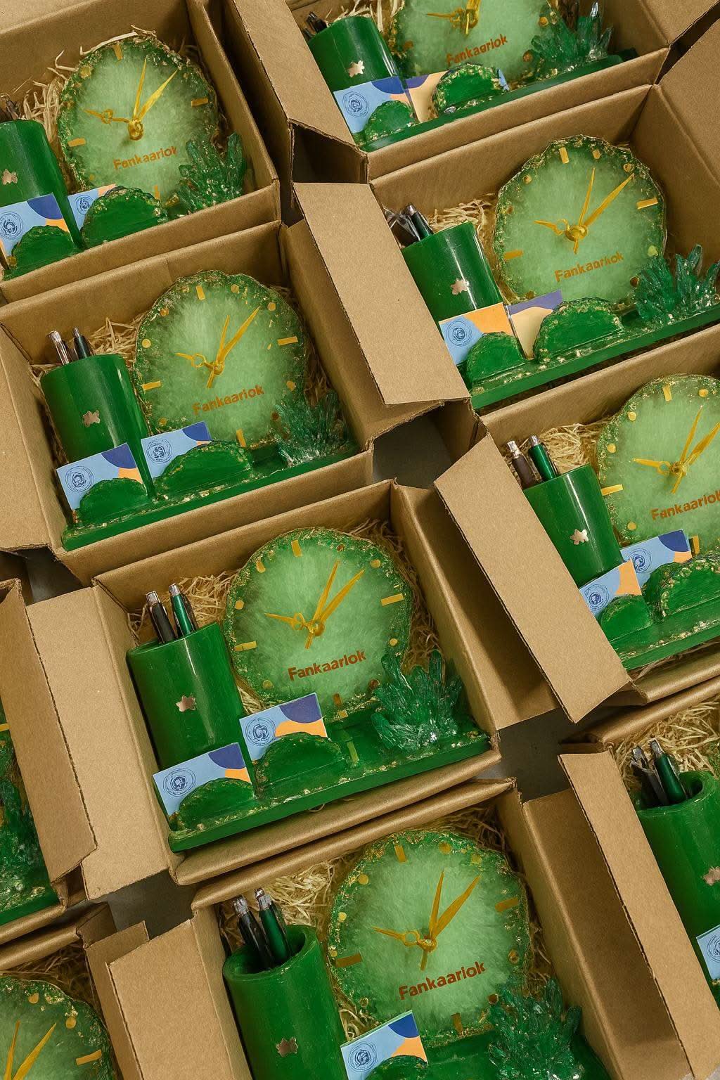 Emerald Luxe Table Clock Pen Holder | Fankaarlok - Fankaarlok