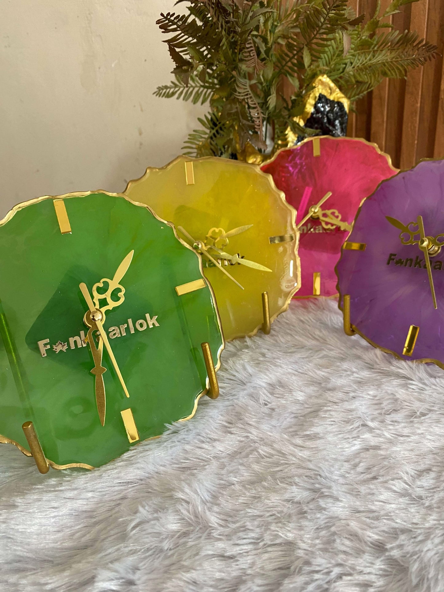 Gold Elegance Table Clock for Corporate Gifting | Fankaarlok - Fankaarlok