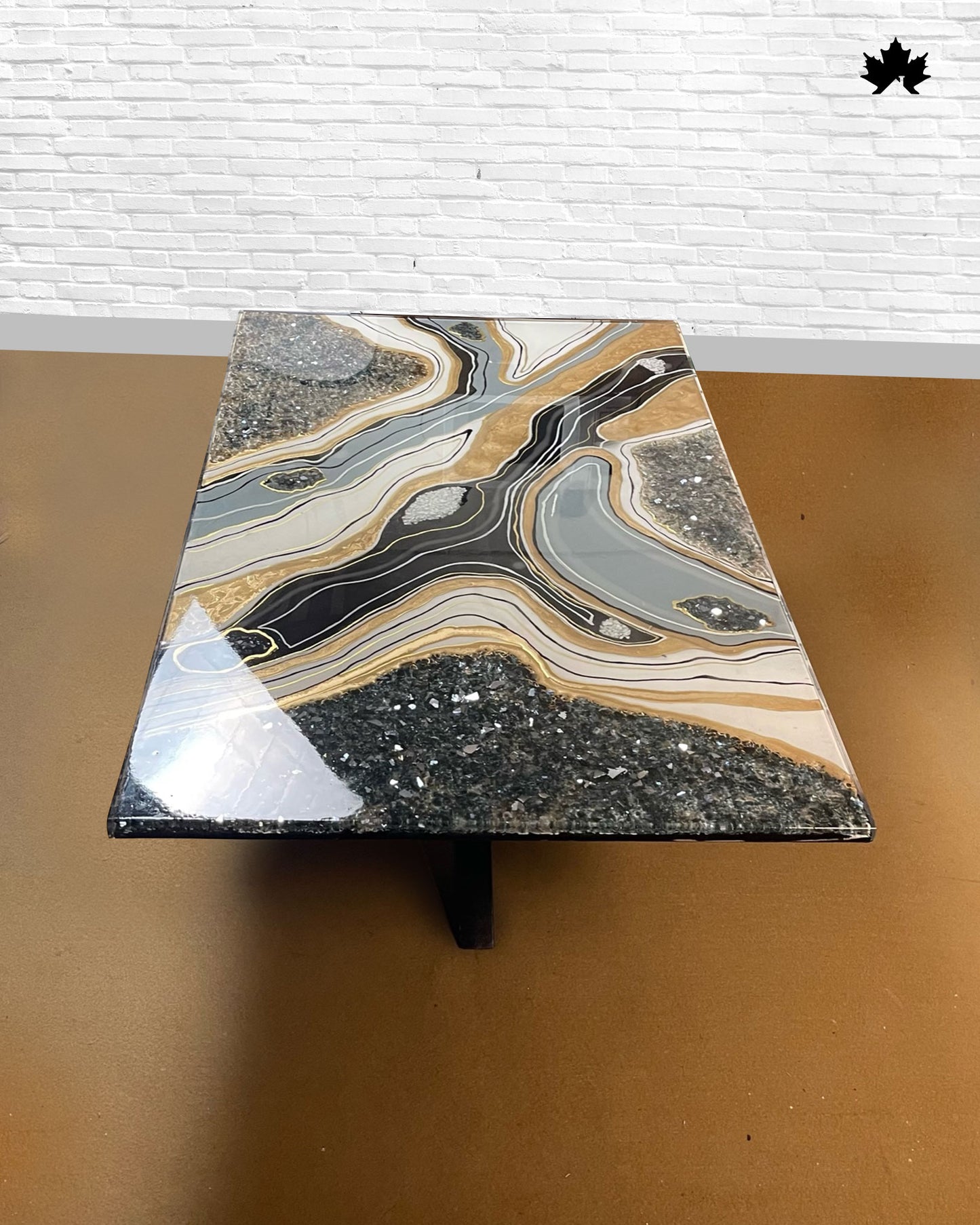 Luminous Geode – Glow in the Dark Center Table with Resin Art | Fankaarlok