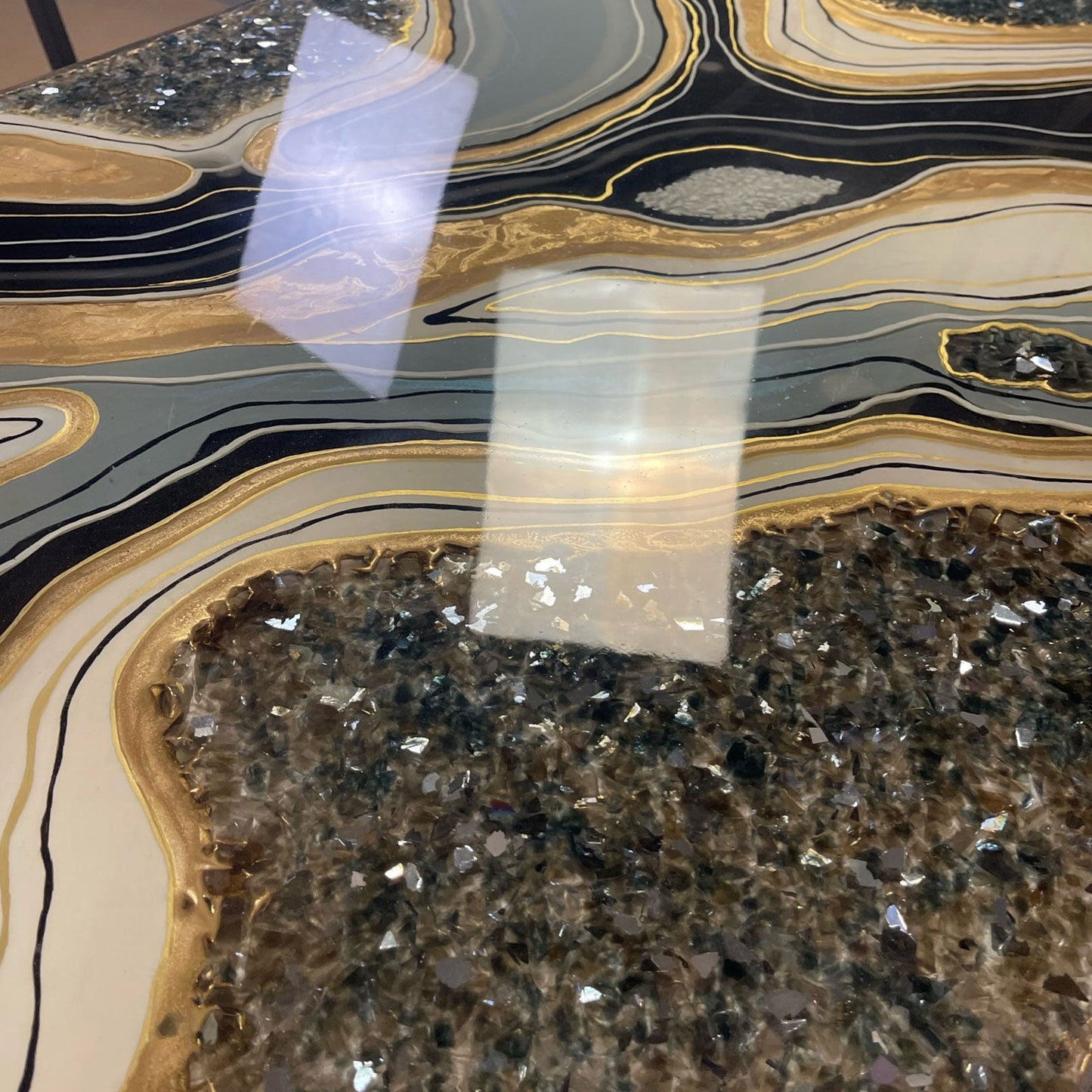 Luminous Geode – Glow in the Dark Center Table with Resin Art | Fankaarlok