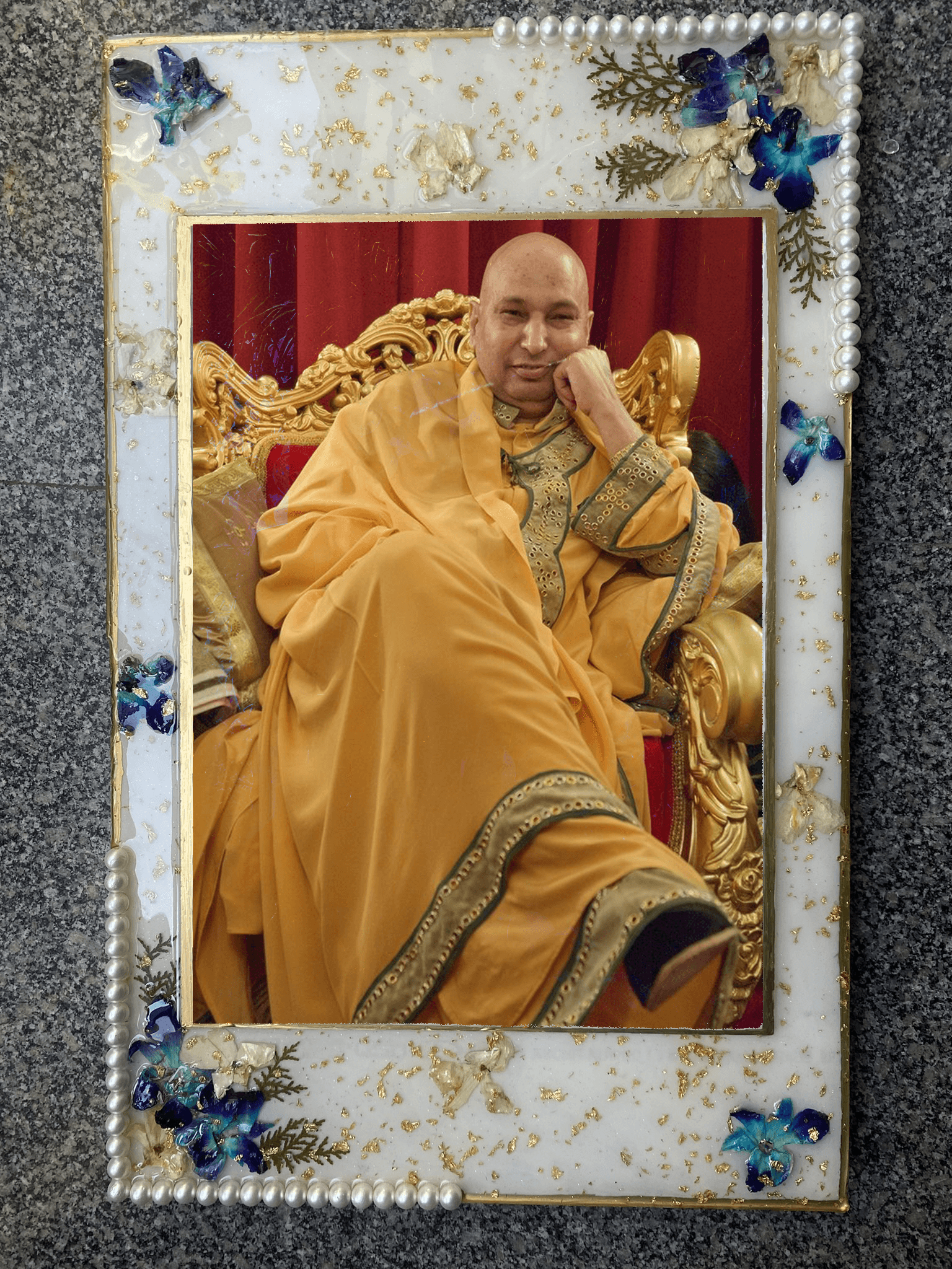 Custom Guruji Swaroop Frame – Handmade Resin Photo Frame with Floral & Pearl Detailing - Fankaarlok