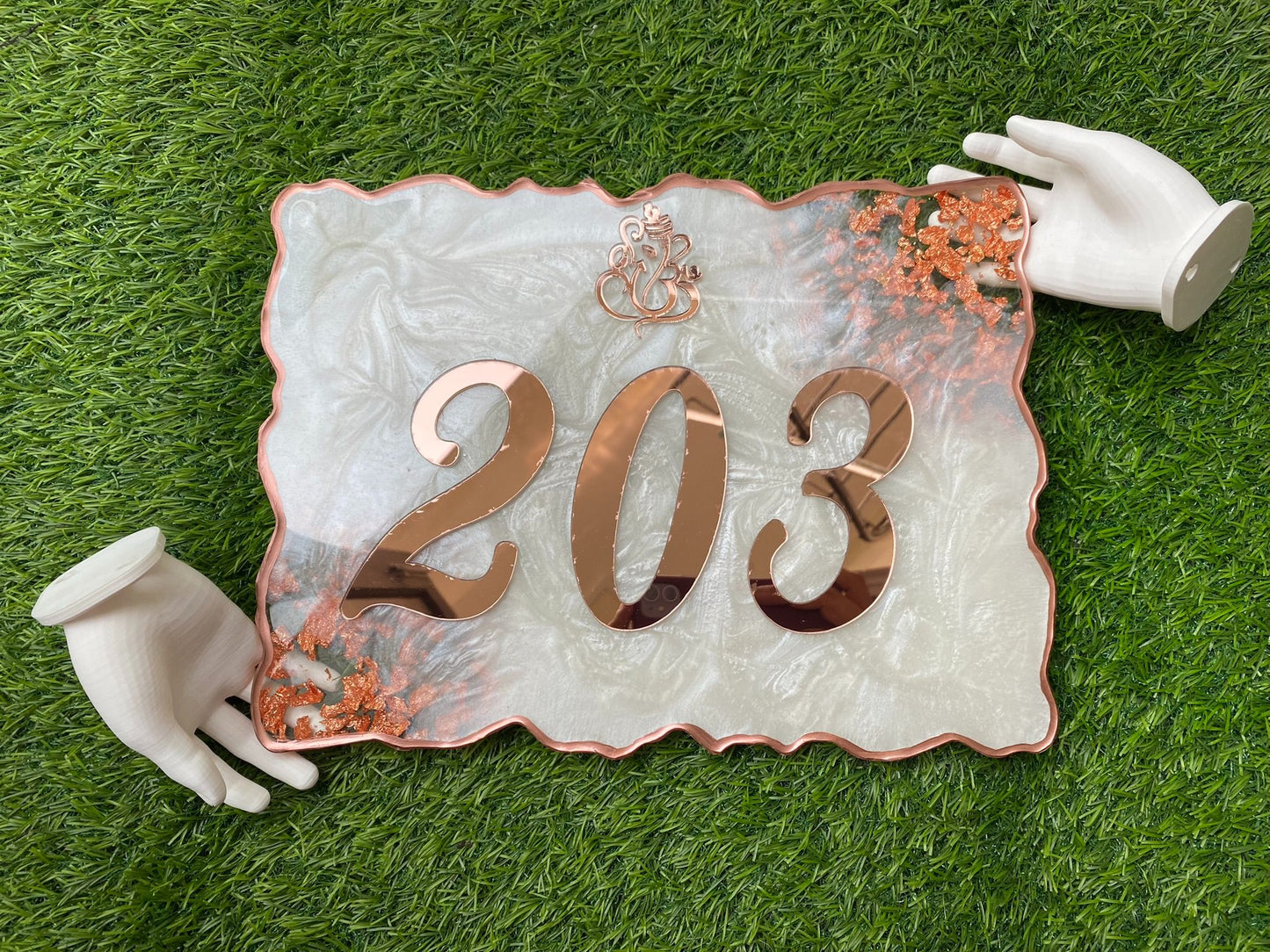 Auric Edge – Gold Accent Nameplate for Home | Elegant Couple Nameplate