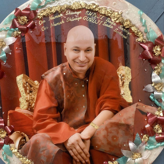 Bade Mandir Guruji Swaroop – Divine Resin Frame - Fankaarlok