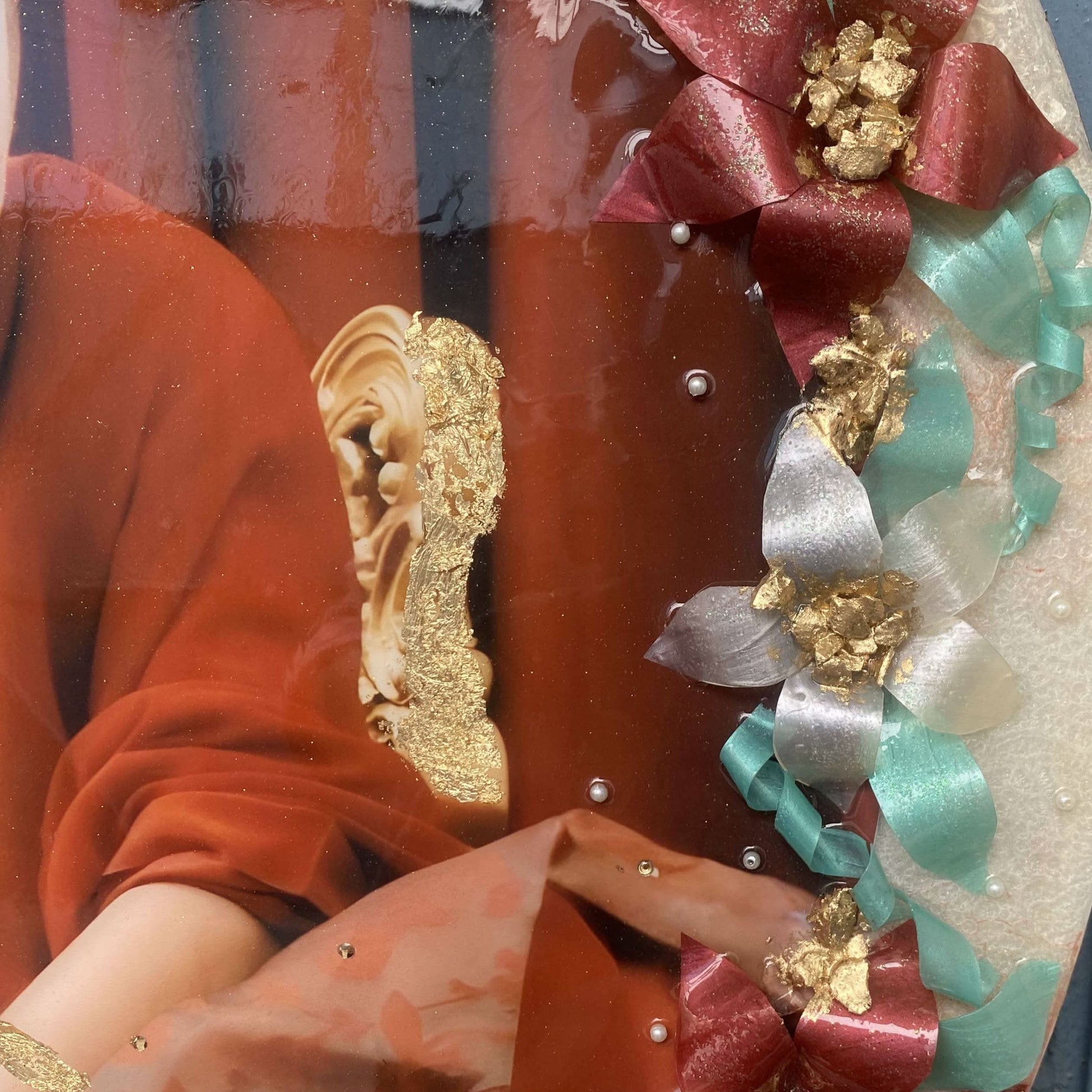 Bade Mandir Guruji Swaroop – Divine Resin Frame - Fankaarlok