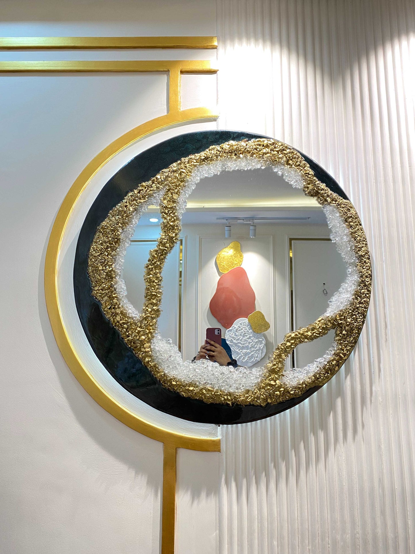 Crystal Aurora Round – Resin Unique Mirror for Living Room | Fankaarlok