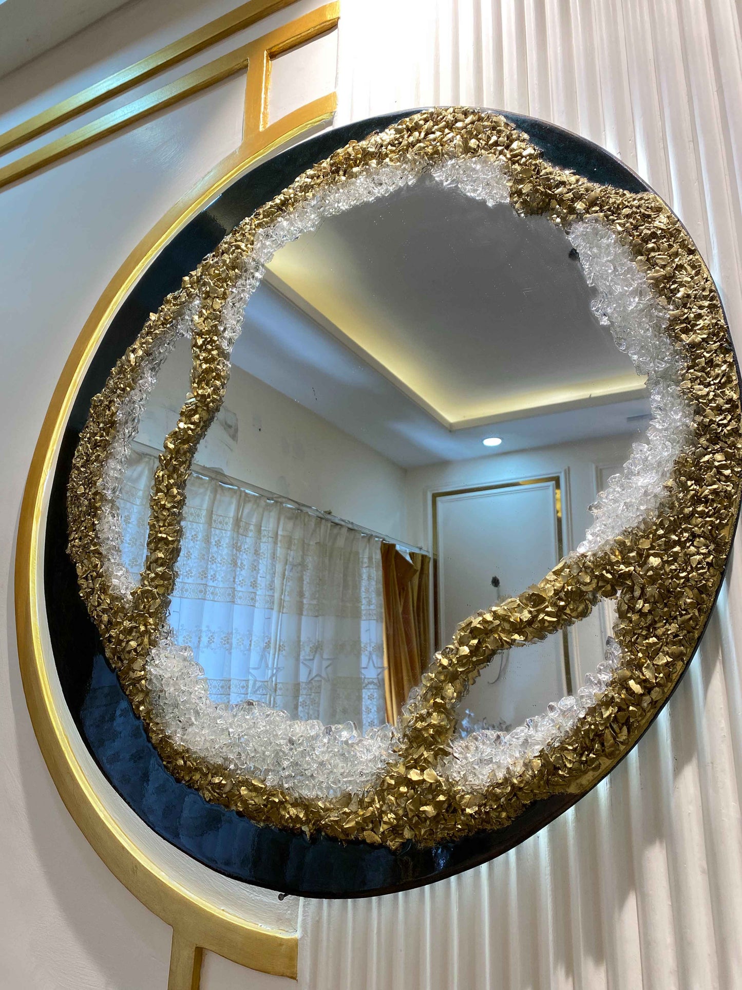 Crystal Aurora Round – Resin Unique Mirror for Living Room | Fankaarlok