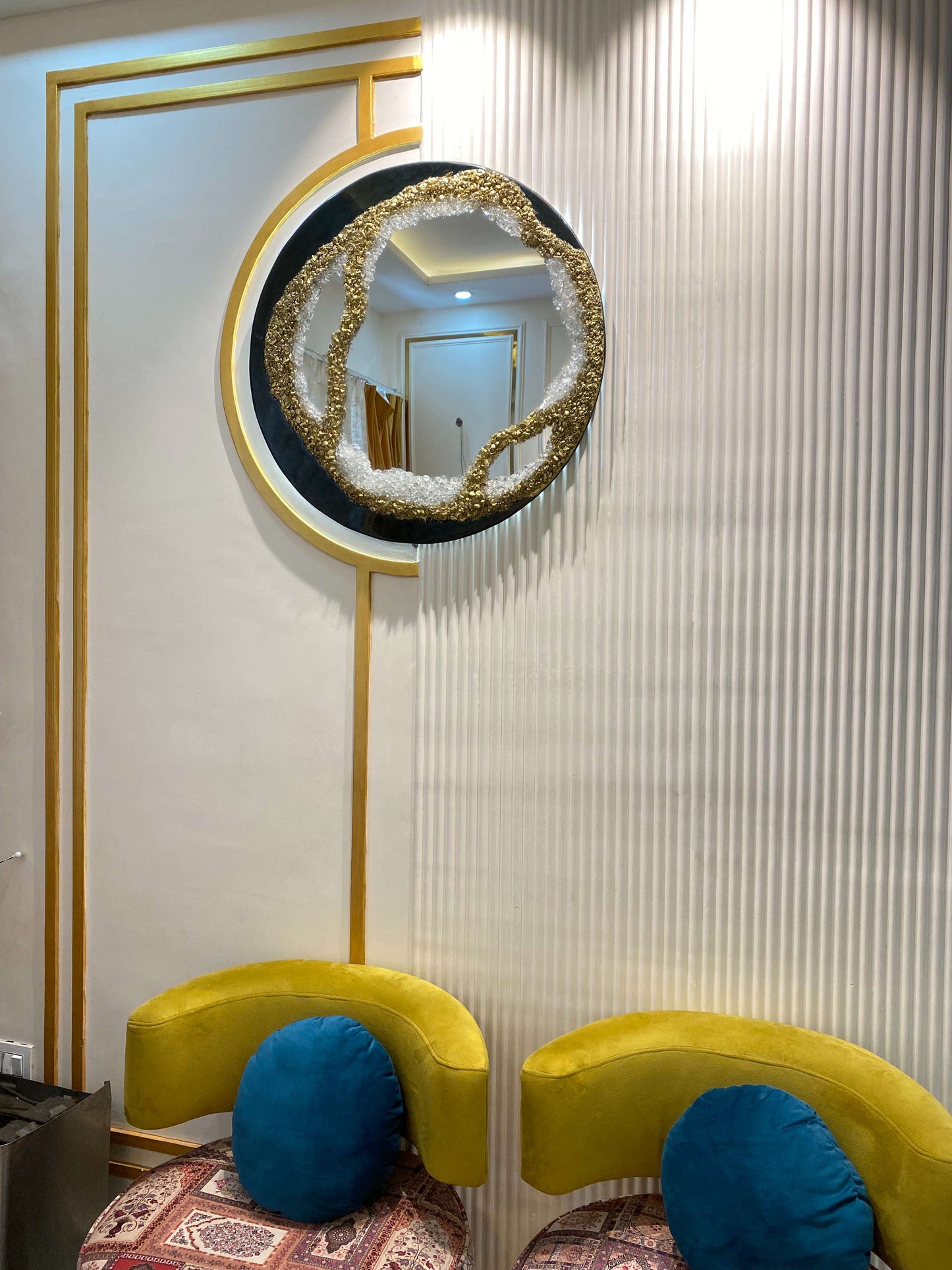 Crystal Aurora Round – Resin Unique Mirror for Living Room | Fankaarlok