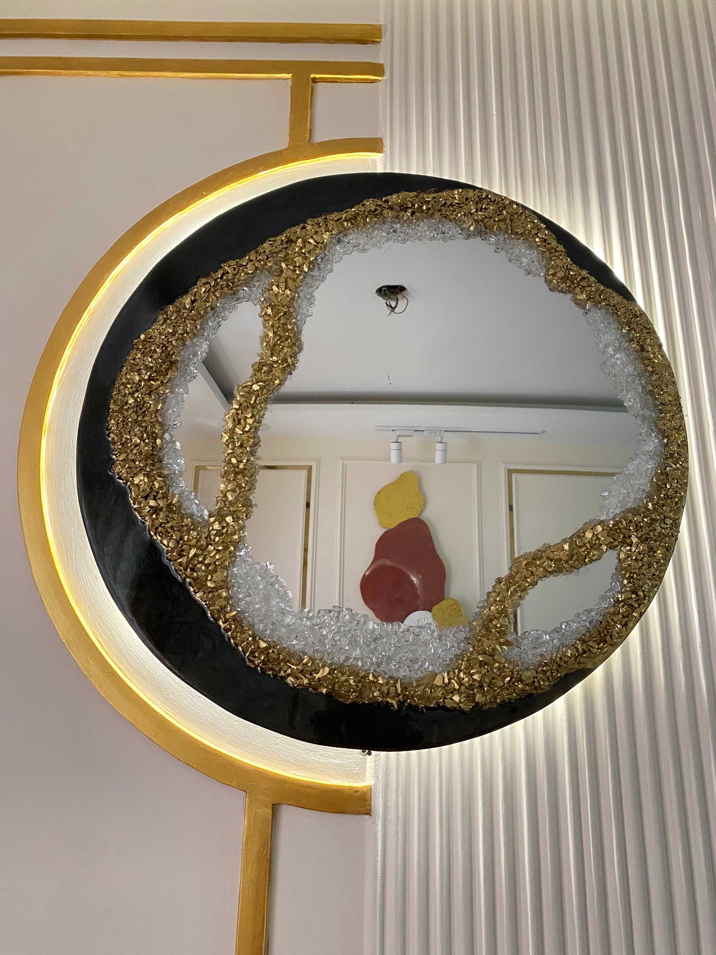 Crystal Aurora Round – Resin Unique Mirror for Living Room | Fankaarlok