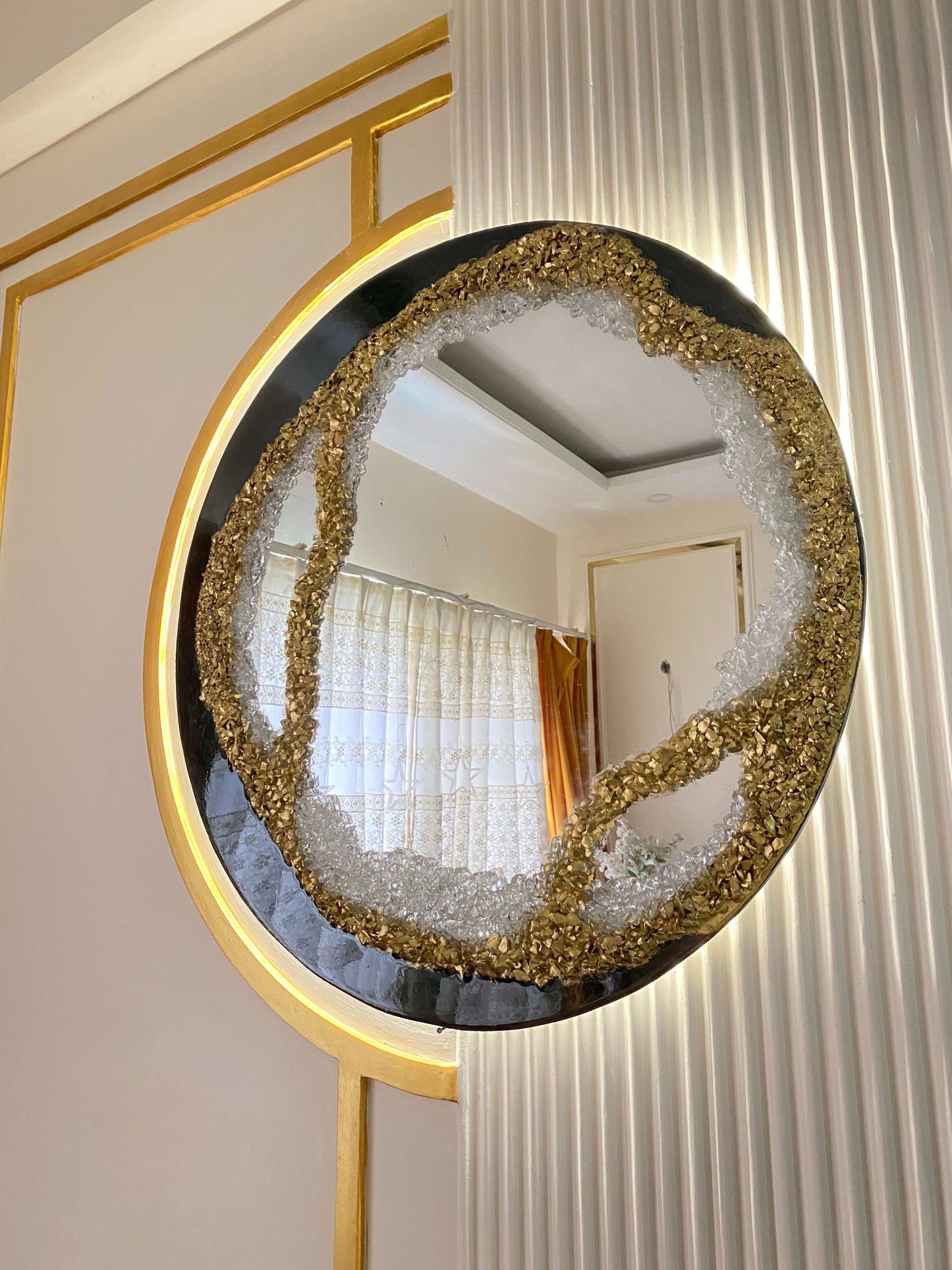 Crystal Aurora Round – Resin Unique Mirror for Living Room | Fankaarlok