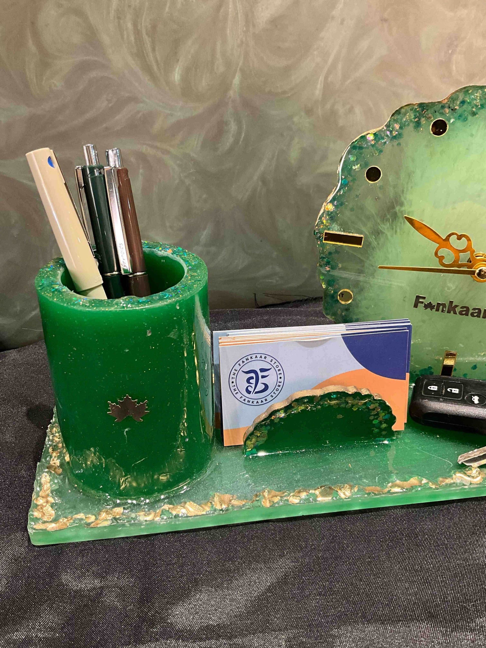 Emerald Luxe Table Clock Pen Holder | Fankaarlok - Fankaarlok