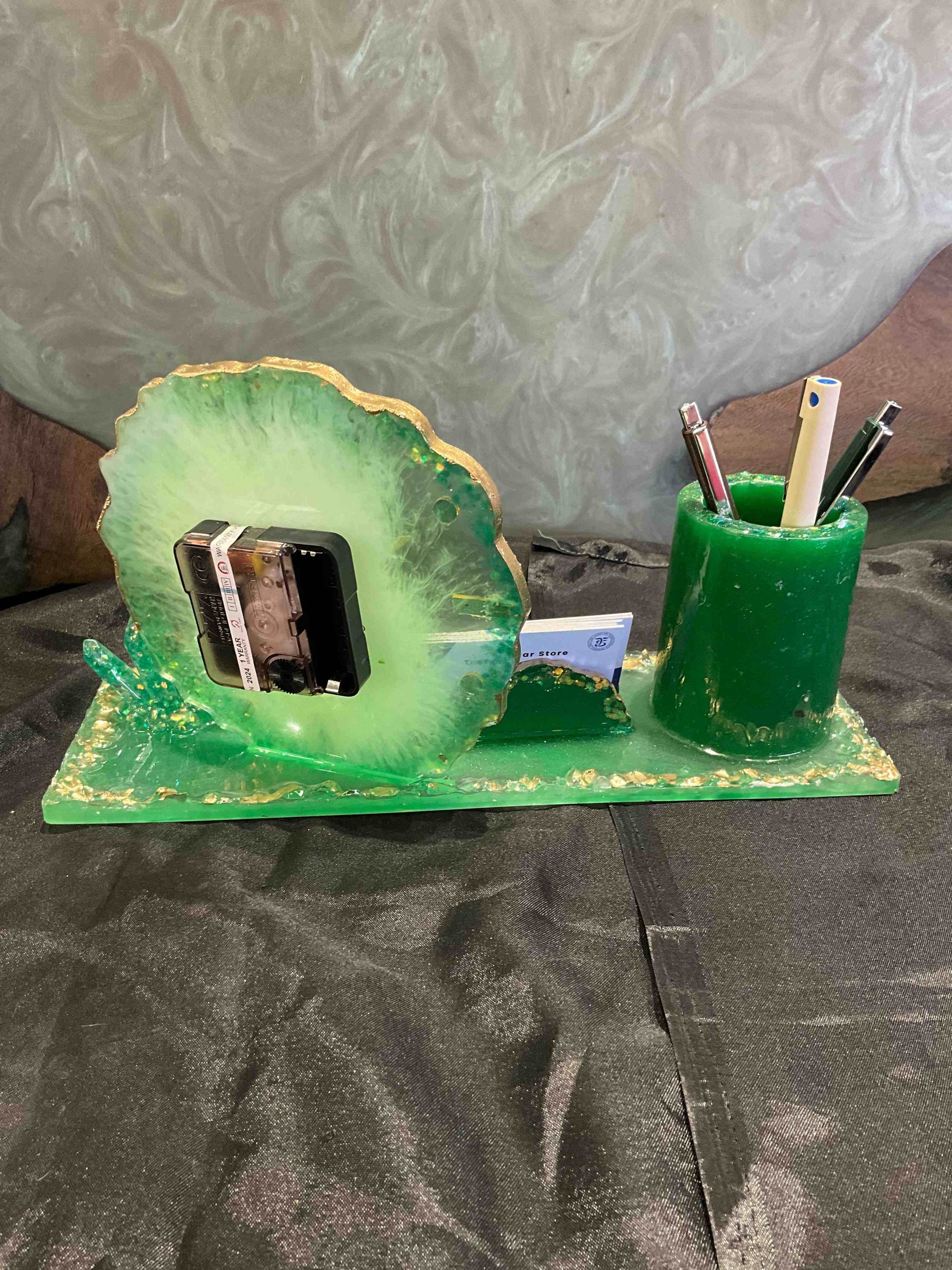 Emerald Luxe Table Clock Pen Holder | Fankaarlok - Fankaarlok
