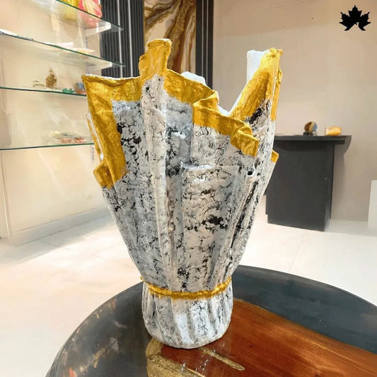 Ivory Blaze – Sculpted Resin Planter with Gold Accents | Fankaarlok - Fankaarlok
