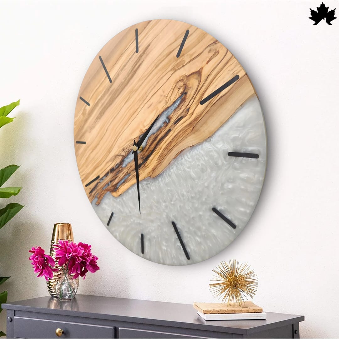 Wood and Resin Wall Clock | Wood and Resin Wall Clock by Fankaarlok